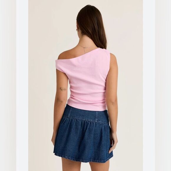 Le Lis Collection Asymmetrical Neckline Sleeveless Sweater in Pink - Size M - Picture 2 of 7